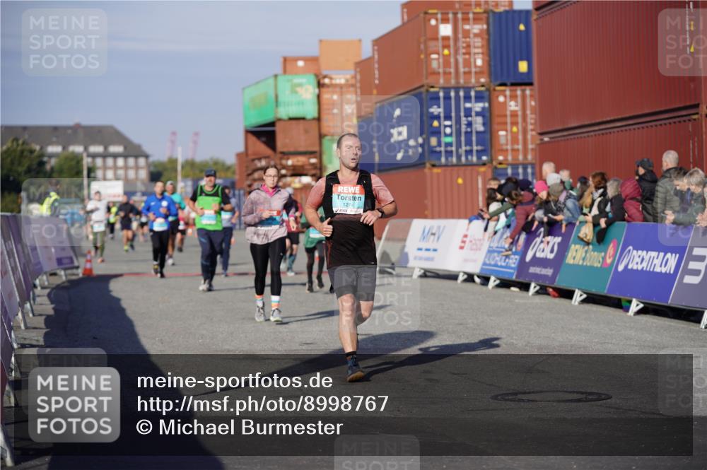 03.10.2025 - Köhlbrandbrückenlauf Michael Burmester http://msf.ph/oto/8998767 03.10.2025 10:03:20 Ziel 1207, 1274, 1682, 1864, 2944, 2995, 2998, 3066, 3498, 3731 meine-sportfotos.de