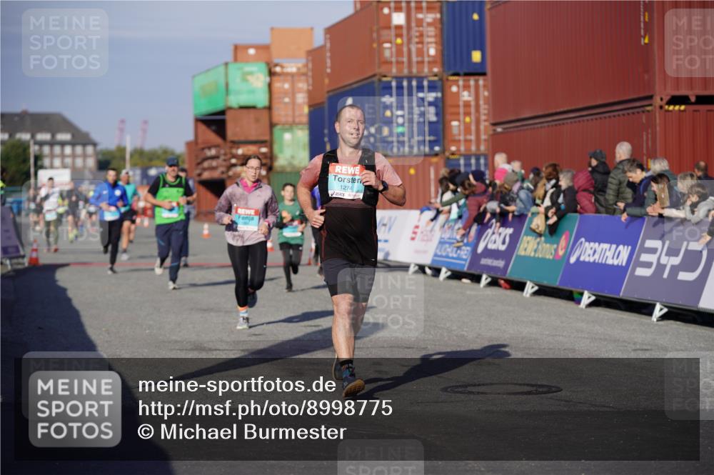 03.10.2025 - Köhlbrandbrückenlauf Michael Burmester http://msf.ph/oto/8998775 03.10.2025 10:03:20 Ziel 1207, 1274, 1682, 1864, 2944, 2995, 2998, 3066, 3498, 3731 meine-sportfotos.de