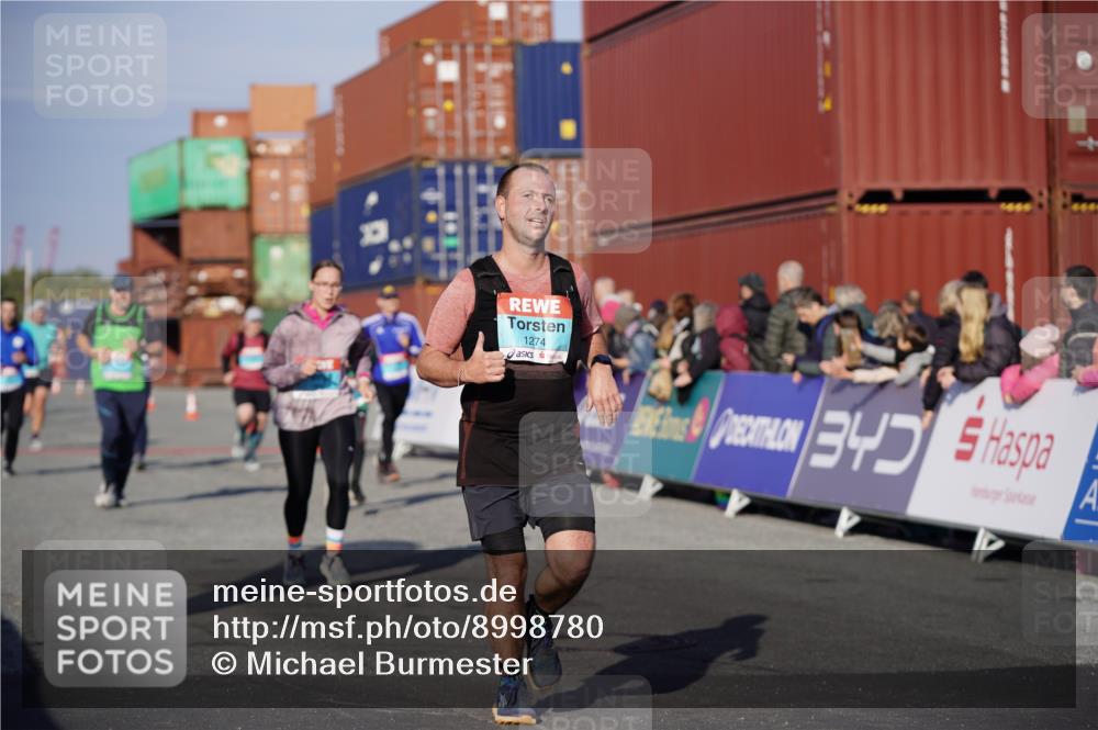 03.10.2025 - Köhlbrandbrückenlauf Michael Burmester http://msf.ph/oto/8998780 03.10.2025 10:03:21 Ziel 1207, 1274, 1682, 1808, 1864, 2944, 3066, 3404, 3498, 3731 meine-sportfotos.de