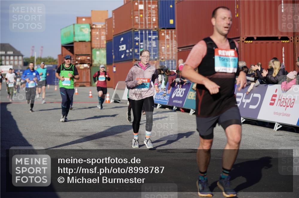 03.10.2025 - Köhlbrandbrückenlauf Michael Burmester http://msf.ph/oto/8998787 03.10.2025 10:03:22 Ziel 1207, 1274, 1682, 1808, 1864, 2944, 3066, 3404, 3498, 3731 meine-sportfotos.de