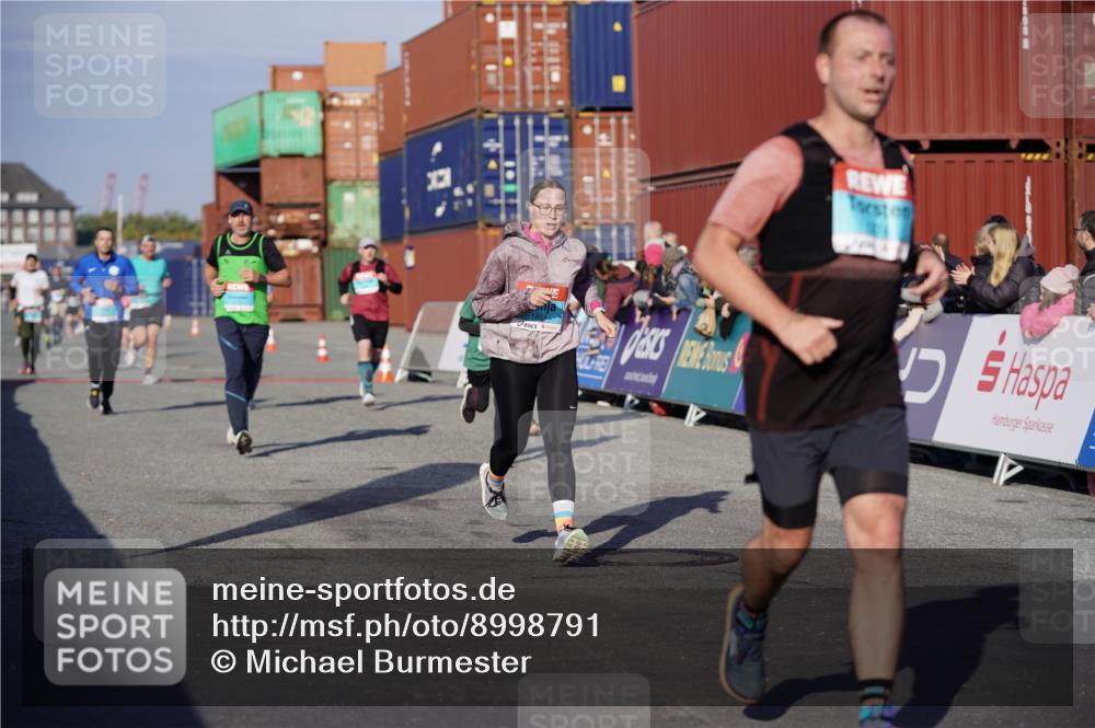 03.10.2025 - Köhlbrandbrückenlauf Michael Burmester http://msf.ph/oto/8998791 03.10.2025 10:03:22 Ziel 1207, 1274, 1682, 1808, 1864, 2944, 3066, 3404, 3498, 3731 meine-sportfotos.de