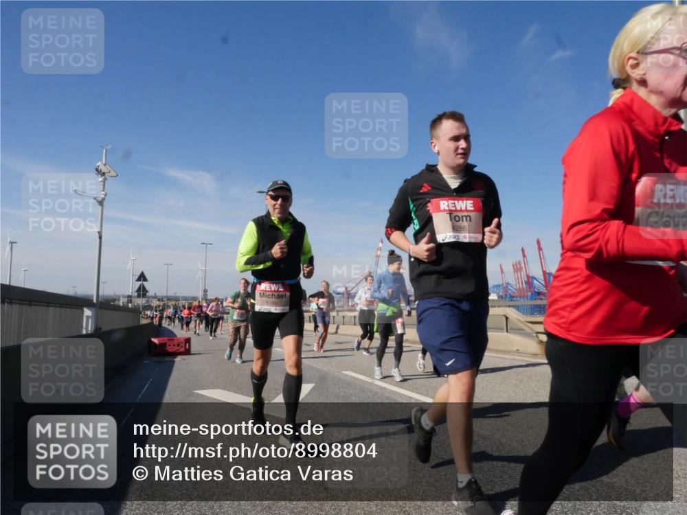03.10.2025 - Köhlbrandbrückenlauf Matties Gatica Varas http://msf.ph/oto/8998804 03.10.2025 12:51:18 Position 2 5160, 4286 meine-sportfotos.de