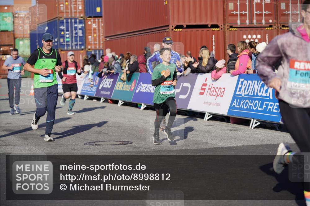03.10.2025 - Köhlbrandbrückenlauf Michael Burmester http://msf.ph/oto/8998812 03.10.2025 10:03:24 Ziel 1274, 1326, 1808, 1864, 2944, 3066, 3344, 3404, 3498, 3731 meine-sportfotos.de