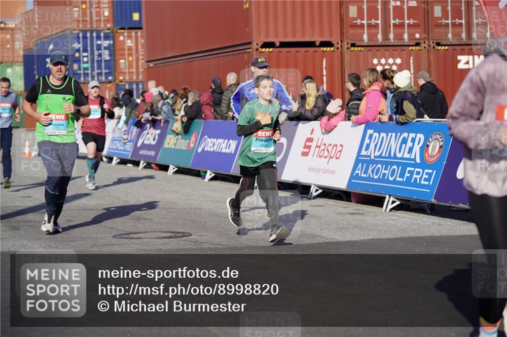 03.10.2025 - Köhlbrandbrückenlauf Michael Burmester http://msf.ph/oto/8998820 03.10.2025 10:03:24 Ziel 1274, 1326, 1808, 1864, 2944, 3066, 3344, 3404, 3498, 3731 meine-sportfotos.de