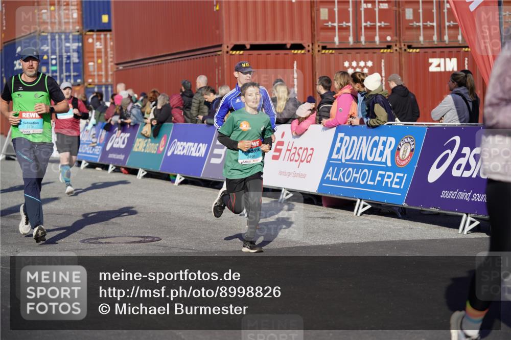 03.10.2025 - Köhlbrandbrückenlauf Michael Burmester http://msf.ph/oto/8998826 03.10.2025 10:03:24 Ziel 1274, 1326, 1808, 1864, 2944, 3066, 3344, 3404, 3498, 3731 meine-sportfotos.de