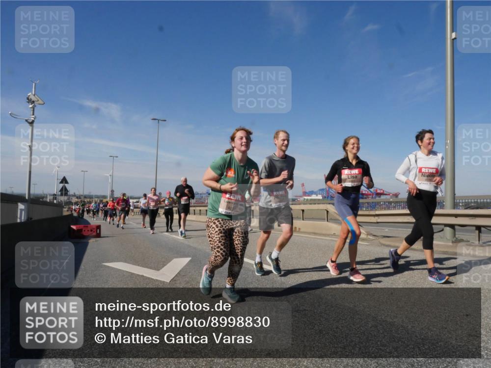 03.10.2025 - Köhlbrandbrückenlauf Matties Gatica Varas http://msf.ph/oto/8998830 03.10.2025 12:51:21 Position 2 42 meine-sportfotos.de