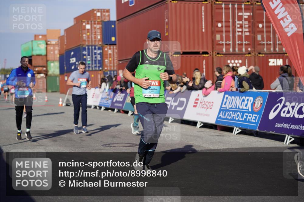 03.10.2025 - Köhlbrandbrückenlauf Michael Burmester http://msf.ph/oto/8998840 03.10.2025 10:03:25 Ziel 1274, 1326, 1808, 1864, 2944, 3066, 3344, 3404, 3498, 3731 meine-sportfotos.de
