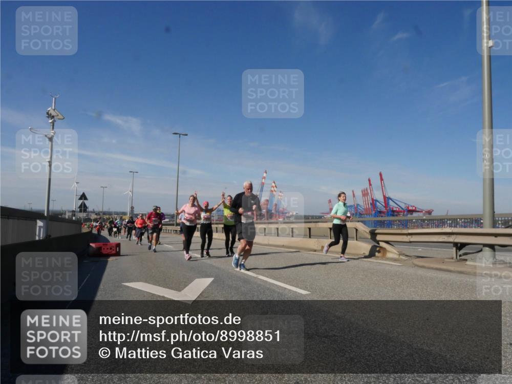 03.10.2025 - Köhlbrandbrückenlauf Matties Gatica Varas http://msf.ph/oto/8998851 03.10.2025 12:51:22 Position 2  meine-sportfotos.de