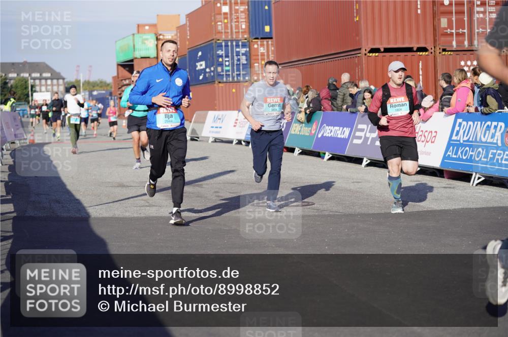 03.10.2025 - Köhlbrandbrückenlauf Michael Burmester http://msf.ph/oto/8998852 03.10.2025 10:03:26 Ziel 1274, 1326, 1808, 1864, 2944, 3066, 3344, 3404, 3498, 3731 meine-sportfotos.de