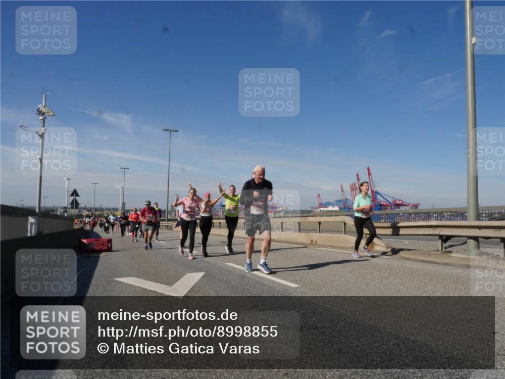 03.10.2025 - Köhlbrandbrückenlauf Matties Gatica Varas http://msf.ph/oto/8998855 03.10.2025 12:51:23 Position 2  meine-sportfotos.de