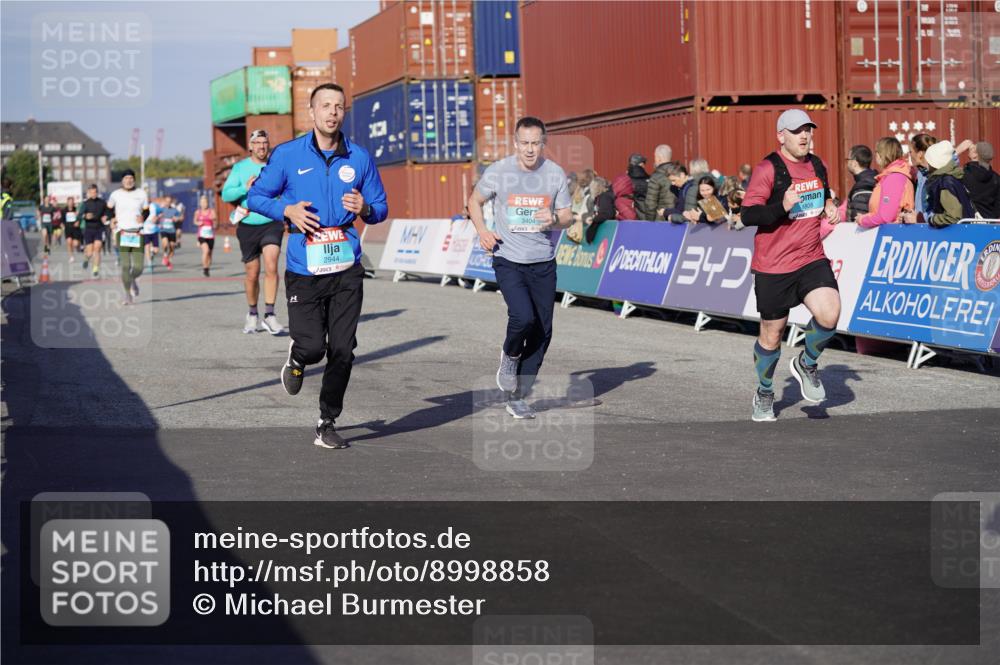 03.10.2025 - Köhlbrandbrückenlauf Michael Burmester http://msf.ph/oto/8998858 03.10.2025 10:03:26 Ziel 1274, 1326, 1808, 1864, 2944, 3066, 3344, 3404, 3498, 3731 meine-sportfotos.de