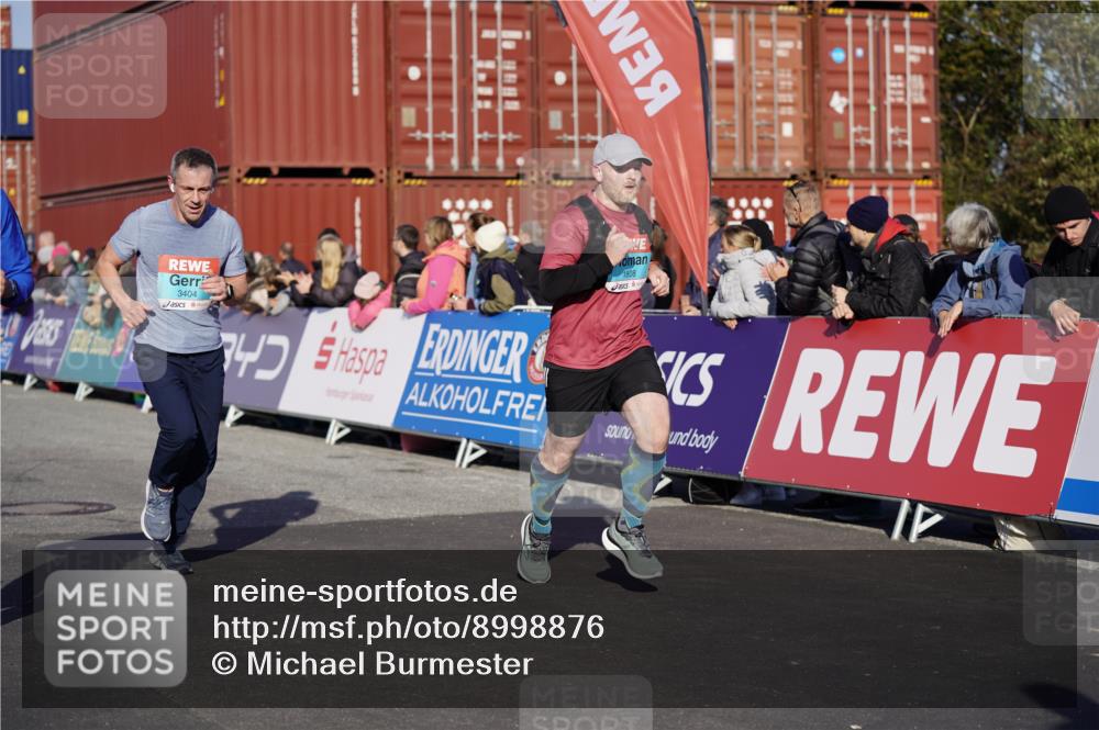 03.10.2025 - Köhlbrandbrückenlauf Michael Burmester http://msf.ph/oto/8998876 03.10.2025 10:03:27 Ziel 1326, 1808, 1864, 2944, 3066, 3344, 3404, 3498, 3731 meine-sportfotos.de