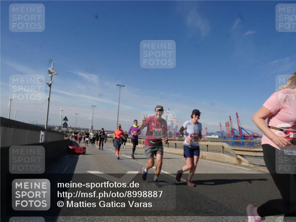 03.10.2025 - Köhlbrandbrückenlauf Matties Gatica Varas http://msf.ph/oto/8998887 03.10.2025 12:51:26 Position 2  meine-sportfotos.de