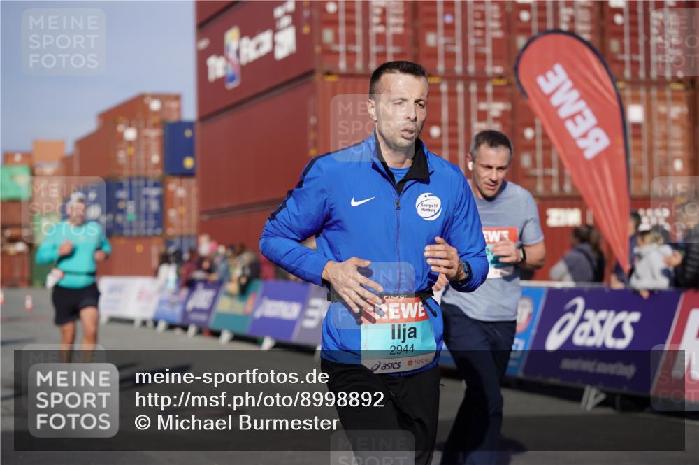 03.10.2025 - Köhlbrandbrückenlauf Michael Burmester http://msf.ph/oto/8998892 03.10.2025 10:03:28 Ziel 1326, 1808, 1864, 2944, 3066, 3245, 3251, 3344, 3404, 3498, 3731 meine-sportfotos.de