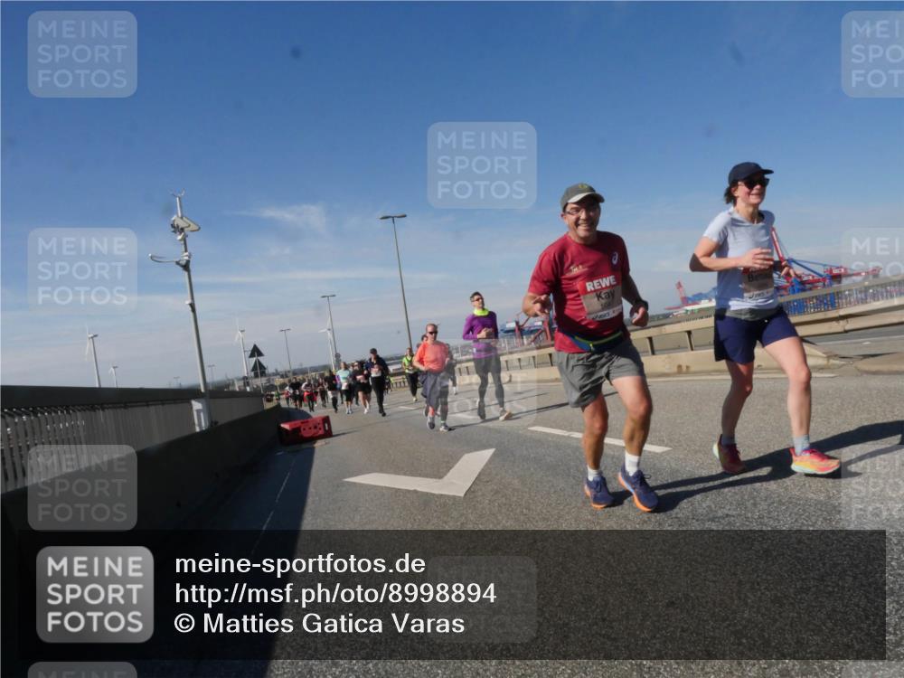 03.10.2025 - Köhlbrandbrückenlauf Matties Gatica Varas http://msf.ph/oto/8998894 03.10.2025 12:51:27 Position 2  meine-sportfotos.de