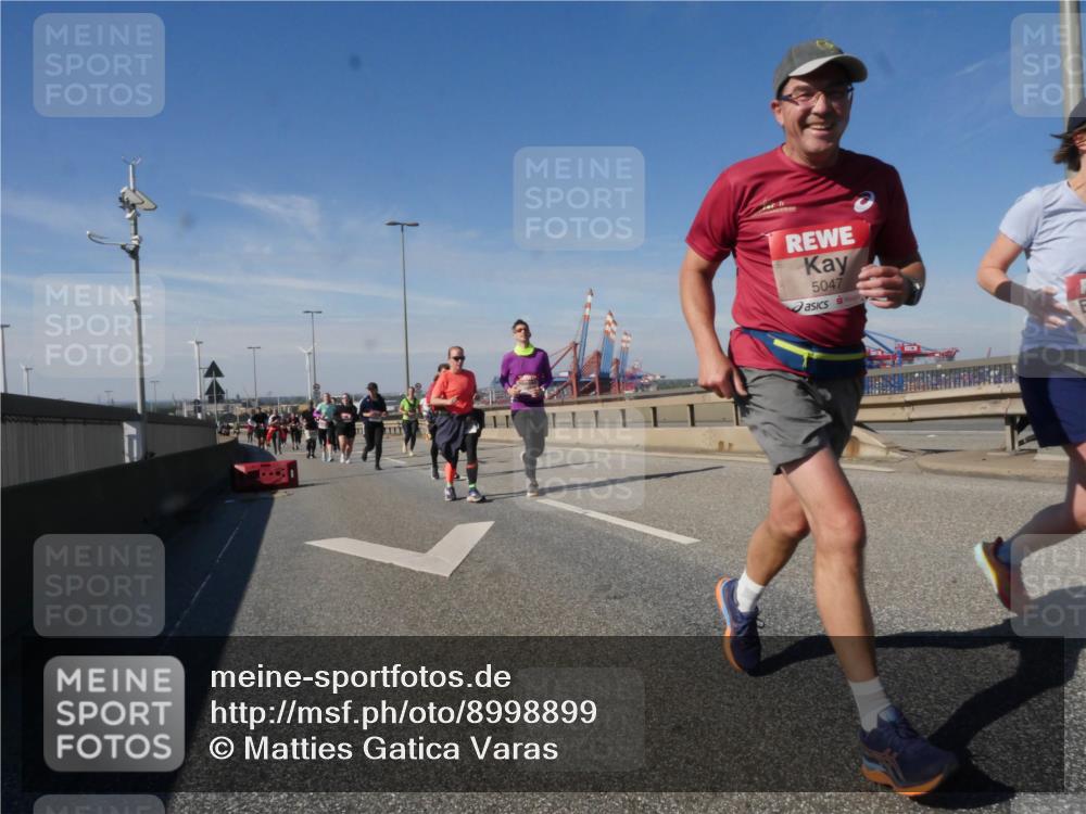 03.10.2025 - Köhlbrandbrückenlauf Matties Gatica Varas http://msf.ph/oto/8998899 03.10.2025 12:51:27 Position 2 5047 meine-sportfotos.de