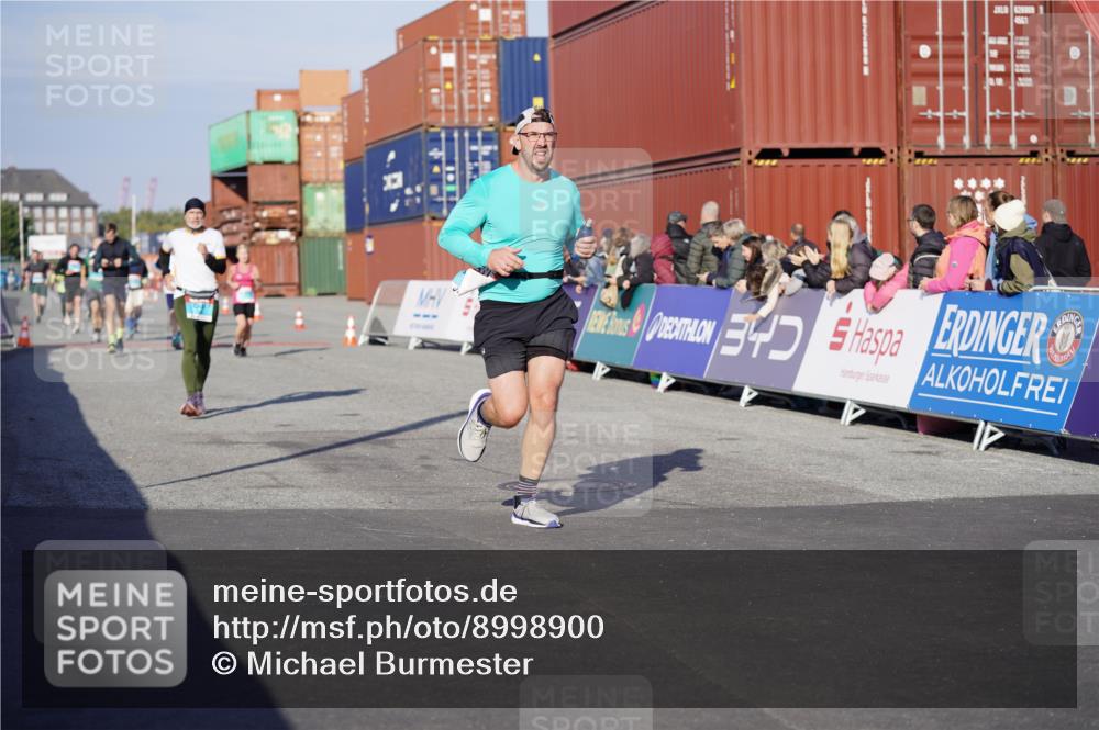 03.10.2025 - Köhlbrandbrückenlauf Michael Burmester http://msf.ph/oto/8998900 03.10.2025 10:03:29 Ziel 1326, 1351, 1808, 1864, 2944, 3066, 3245, 3251, 3344, 3404, 3498, 3731 meine-sportfotos.de