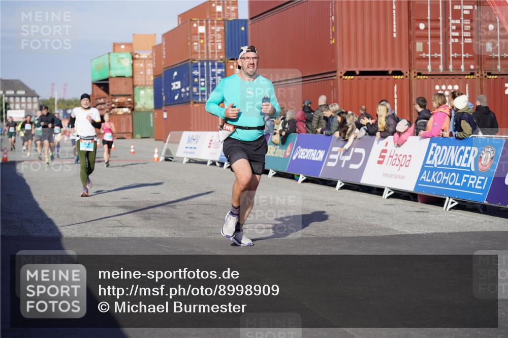 03.10.2025 - Köhlbrandbrückenlauf Michael Burmester http://msf.ph/oto/8998909 03.10.2025 10:03:29 Ziel 1326, 1351, 1808, 1864, 2944, 3066, 3245, 3251, 3344, 3404, 3498, 3731 meine-sportfotos.de
