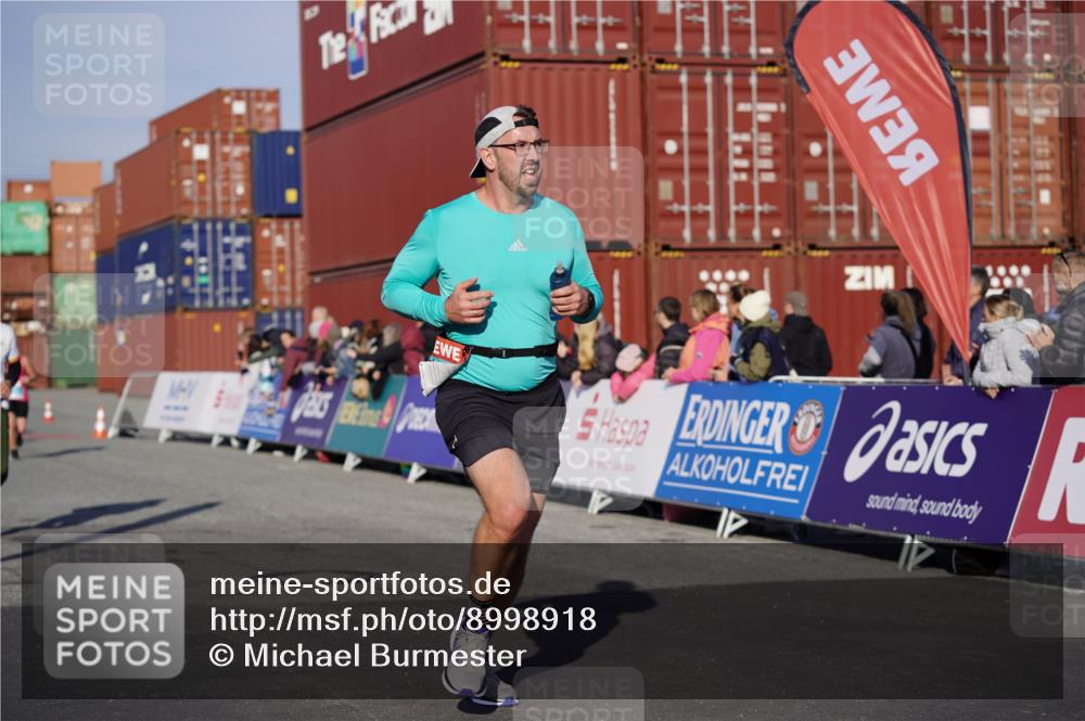 03.10.2025 - Köhlbrandbrückenlauf Michael Burmester http://msf.ph/oto/8998918 03.10.2025 10:03:29 Ziel 1326, 1351, 1808, 1864, 2944, 3066, 3245, 3251, 3344, 3404, 3498, 3731 meine-sportfotos.de