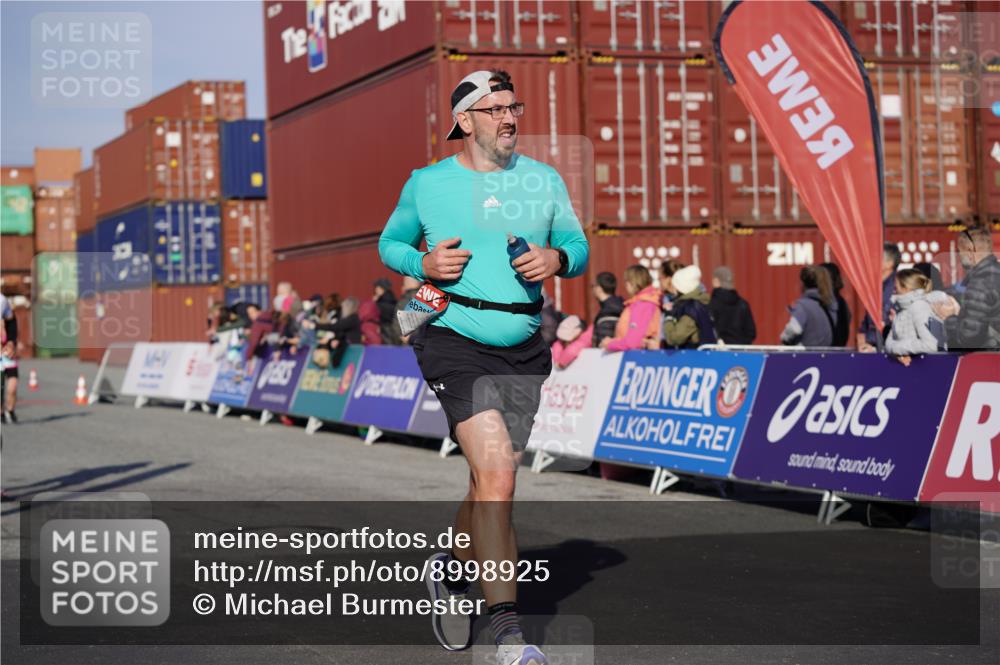 03.10.2025 - Köhlbrandbrückenlauf Michael Burmester http://msf.ph/oto/8998925 03.10.2025 10:03:29 Ziel 1326, 1351, 1808, 1864, 2944, 3066, 3245, 3251, 3344, 3404, 3498, 3731 meine-sportfotos.de