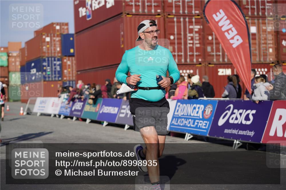 03.10.2025 - Köhlbrandbrückenlauf Michael Burmester http://msf.ph/oto/8998935 03.10.2025 10:03:30 Ziel 1326, 1351, 1808, 2944, 3066, 3073, 3245, 3251, 3344, 3404, 3498, 3731 meine-sportfotos.de