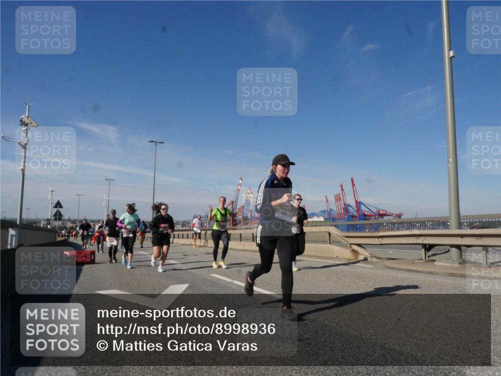 03.10.2025 - Köhlbrandbrückenlauf Matties Gatica Varas http://msf.ph/oto/8998936 03.10.2025 12:51:32 Position 2  meine-sportfotos.de