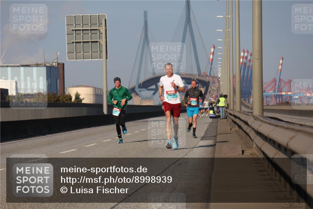 03.10.2025 - Köhlbrandbrückenlauf Luisa Fischer http://msf.ph/oto/8998939 03.10.2025 10:40:25 Position 3  meine-sportfotos.de