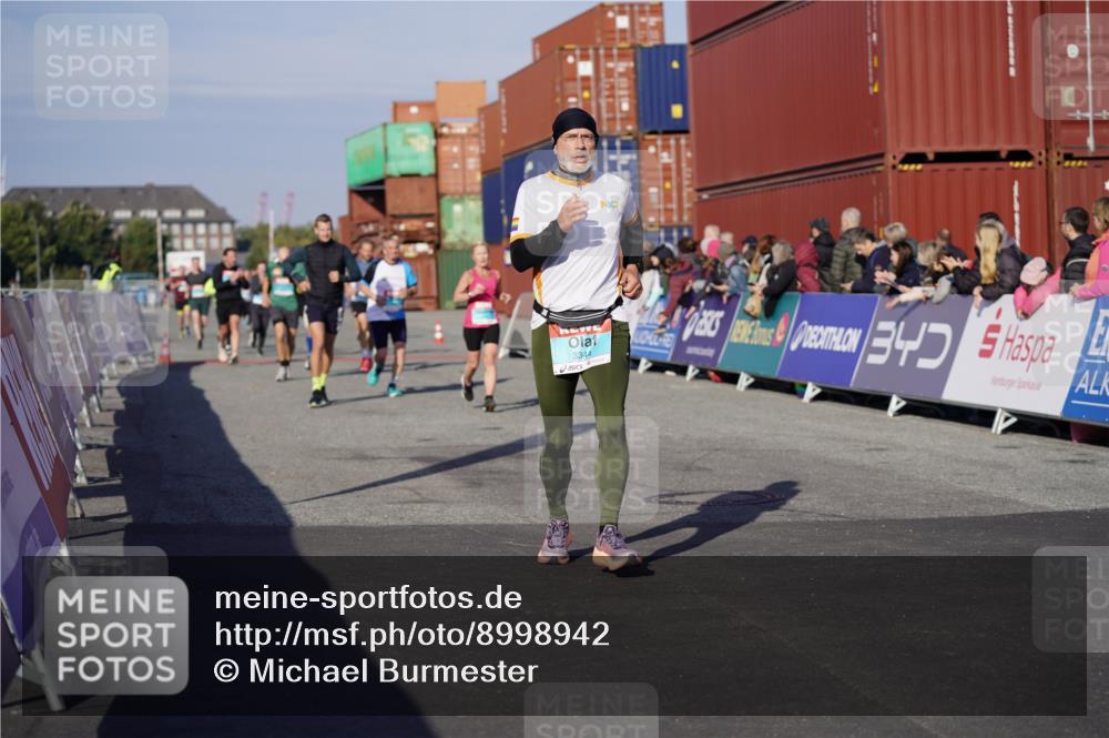 03.10.2025 - Köhlbrandbrückenlauf Michael Burmester http://msf.ph/oto/8998942 03.10.2025 10:03:31 Ziel 1326, 1351, 1808, 2944, 3066, 3073, 3245, 3251, 3344, 3404, 3498, 3708, 3710, 3731 meine-sportfotos.de