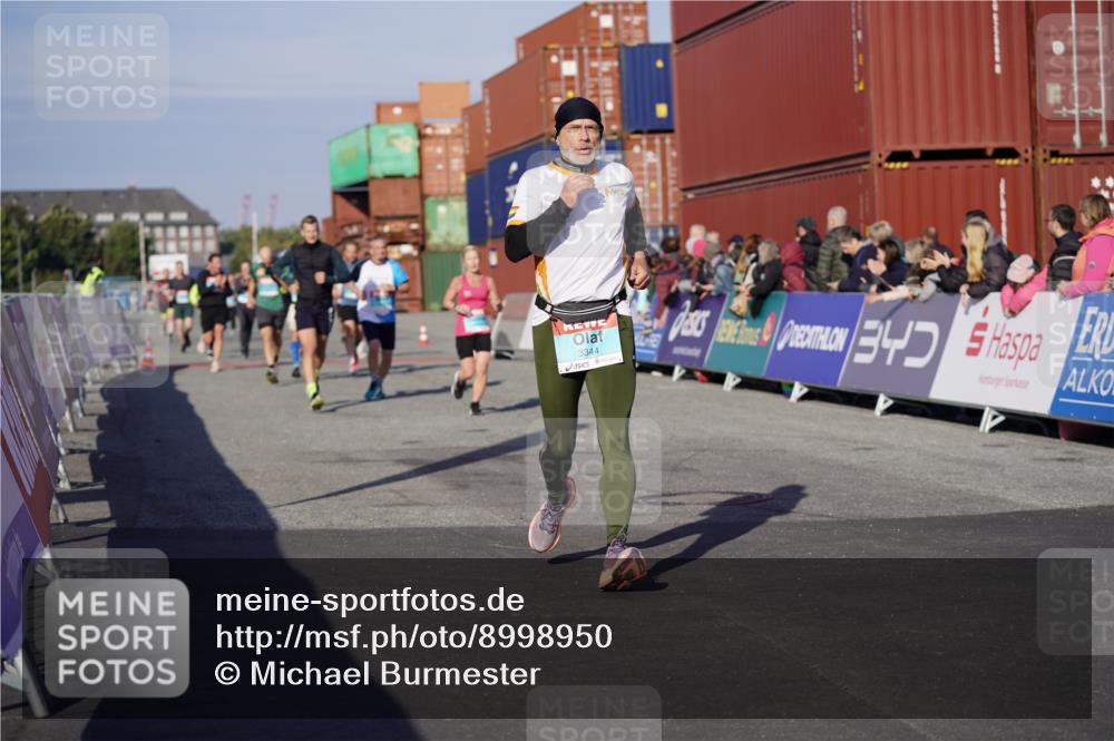 03.10.2025 - Köhlbrandbrückenlauf Michael Burmester http://msf.ph/oto/8998950 03.10.2025 10:03:32 Ziel 1326, 1351, 1808, 2944, 3066, 3073, 3235, 3245, 3251, 3344, 3404, 3708, 3710 meine-sportfotos.de