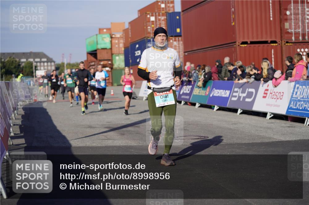 03.10.2025 - Köhlbrandbrückenlauf Michael Burmester http://msf.ph/oto/8998956 03.10.2025 10:03:32 Ziel 1326, 1351, 1808, 2944, 3066, 3073, 3235, 3245, 3251, 3344, 3404, 3708, 3710 meine-sportfotos.de