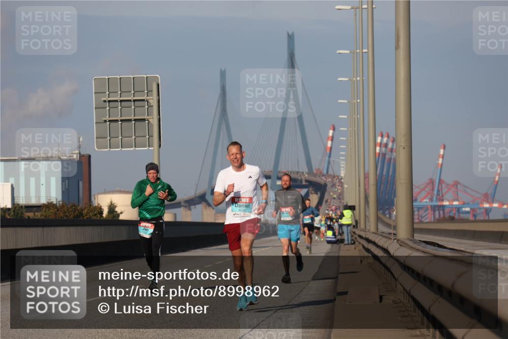 03.10.2025 - Köhlbrandbrückenlauf Luisa Fischer http://msf.ph/oto/8998962 03.10.2025 10:40:27 Position 3 3086 meine-sportfotos.de