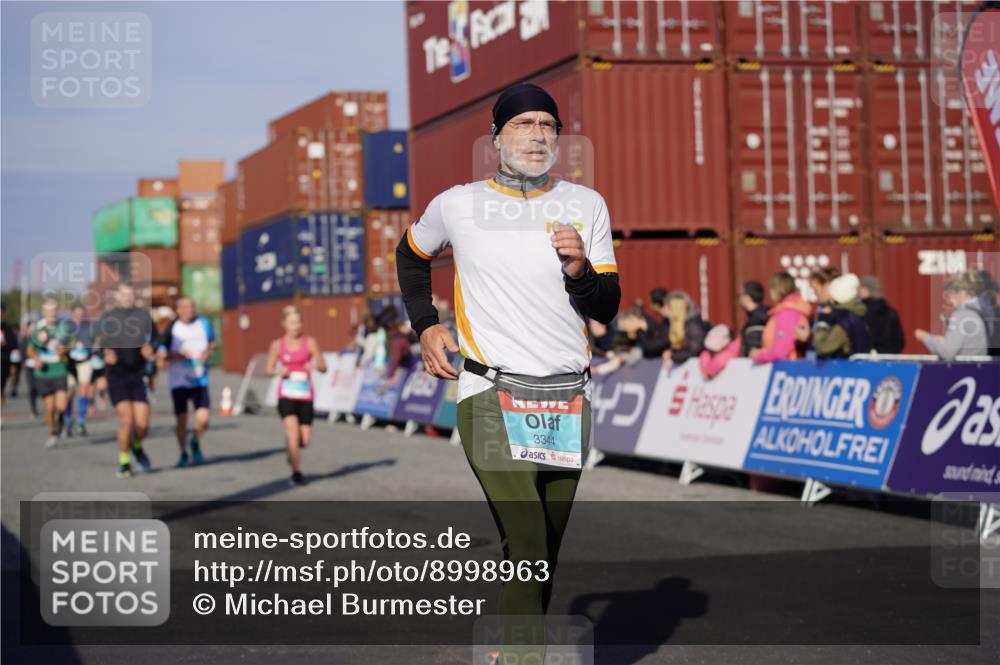03.10.2025 - Köhlbrandbrückenlauf Michael Burmester http://msf.ph/oto/8998963 03.10.2025 10:03:32 Ziel 1326, 1351, 1808, 2944, 3066, 3073, 3235, 3245, 3251, 3344, 3404, 3708, 3710 meine-sportfotos.de