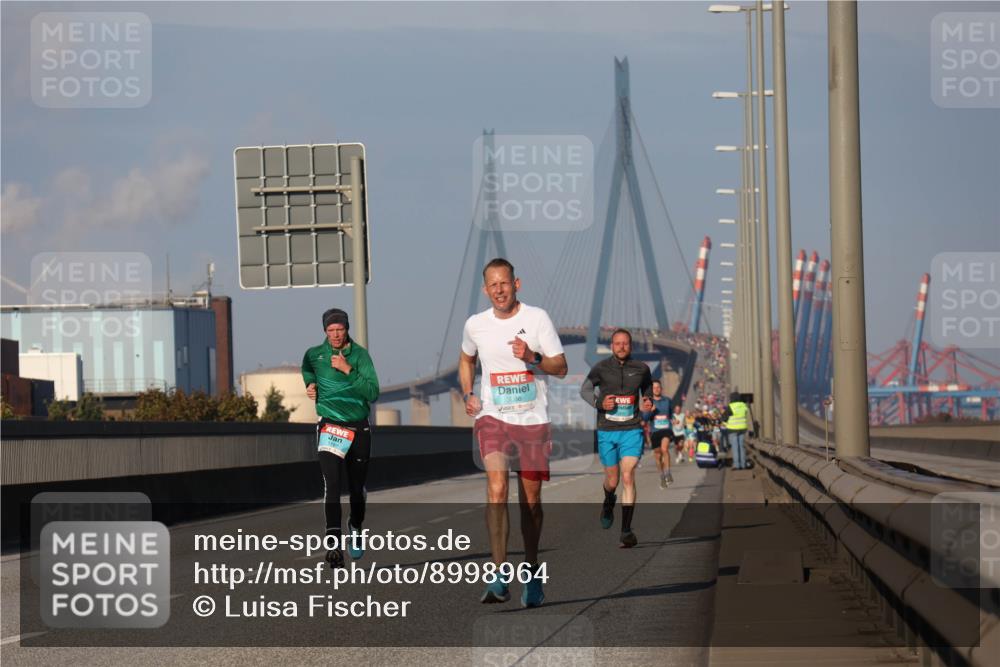 03.10.2025 - Köhlbrandbrückenlauf Luisa Fischer http://msf.ph/oto/8998964 03.10.2025 10:40:27 Position 3 3086 meine-sportfotos.de