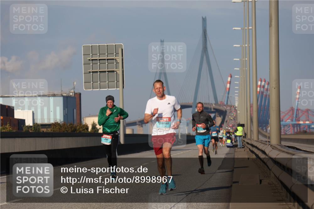 03.10.2025 - Köhlbrandbrückenlauf Luisa Fischer http://msf.ph/oto/8998967 03.10.2025 10:40:27 Position 3 3086 meine-sportfotos.de