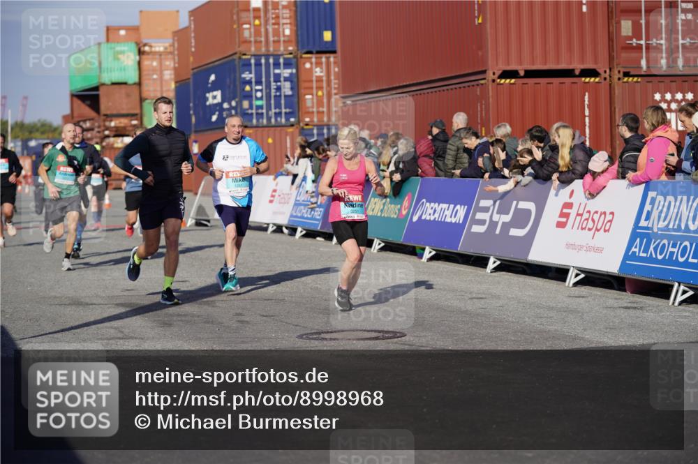 03.10.2025 - Köhlbrandbrückenlauf Michael Burmester http://msf.ph/oto/8998968 03.10.2025 10:03:33 Ziel 1326, 1351, 1808, 3073, 3235, 3245, 3251, 3344, 3404, 3708, 3710 meine-sportfotos.de