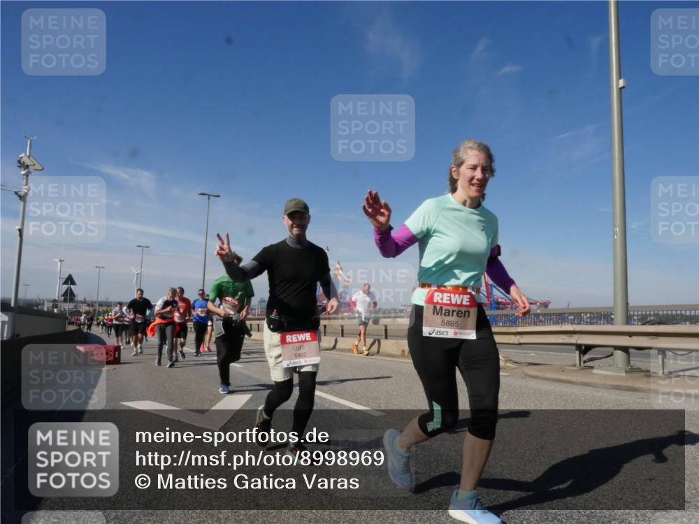 03.10.2025 - Köhlbrandbrückenlauf Matties Gatica Varas http://msf.ph/oto/8998969 03.10.2025 12:51:35 Position 2 6802, 5885 meine-sportfotos.de