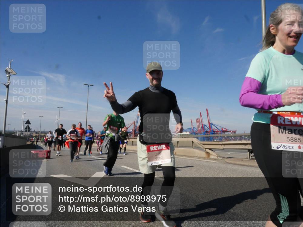 03.10.2025 - Köhlbrandbrückenlauf Matties Gatica Varas http://msf.ph/oto/8998975 03.10.2025 12:51:36 Position 2 6802, 5885 meine-sportfotos.de