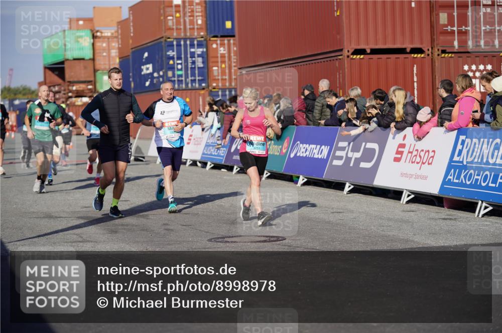 03.10.2025 - Köhlbrandbrückenlauf Michael Burmester http://msf.ph/oto/8998978 03.10.2025 10:03:34 Ziel 1326, 1351, 1353, 2767, 3073, 3235, 3245, 3251, 3344, 3708, 3710, 3804, 3825 meine-sportfotos.de