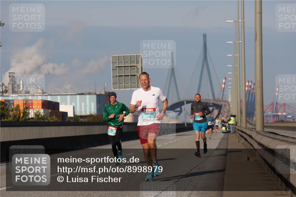 03.10.2025 - Köhlbrandbrückenlauf Luisa Fischer http://msf.ph/oto/8998979 03.10.2025 10:40:29 Position 3 3086 meine-sportfotos.de
