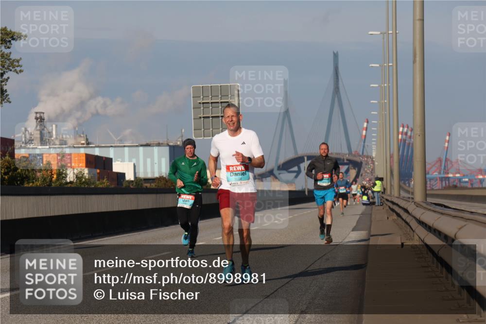 03.10.2025 - Köhlbrandbrückenlauf Luisa Fischer http://msf.ph/oto/8998981 03.10.2025 10:40:29 Position 3 3086 meine-sportfotos.de