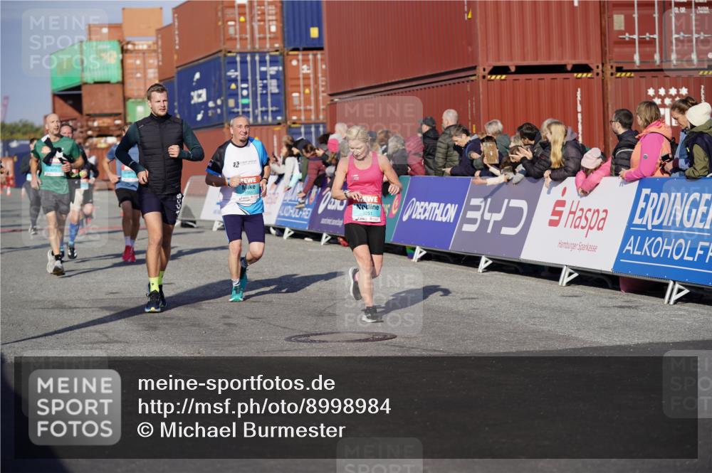 03.10.2025 - Köhlbrandbrückenlauf Michael Burmester http://msf.ph/oto/8998984 03.10.2025 10:03:34 Ziel 1326, 1351, 1353, 2767, 3073, 3235, 3245, 3251, 3344, 3708, 3710, 3804, 3825 meine-sportfotos.de