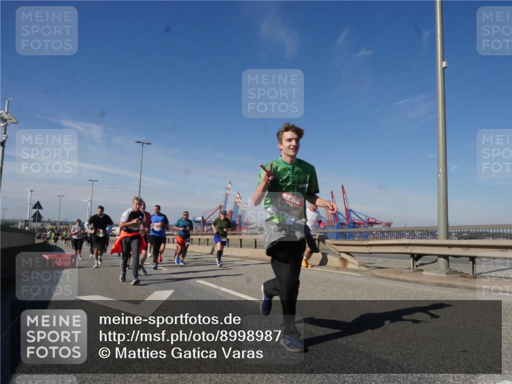 03.10.2025 - Köhlbrandbrückenlauf Matties Gatica Varas http://msf.ph/oto/8998987 03.10.2025 12:51:37 Position 2 4981 meine-sportfotos.de
