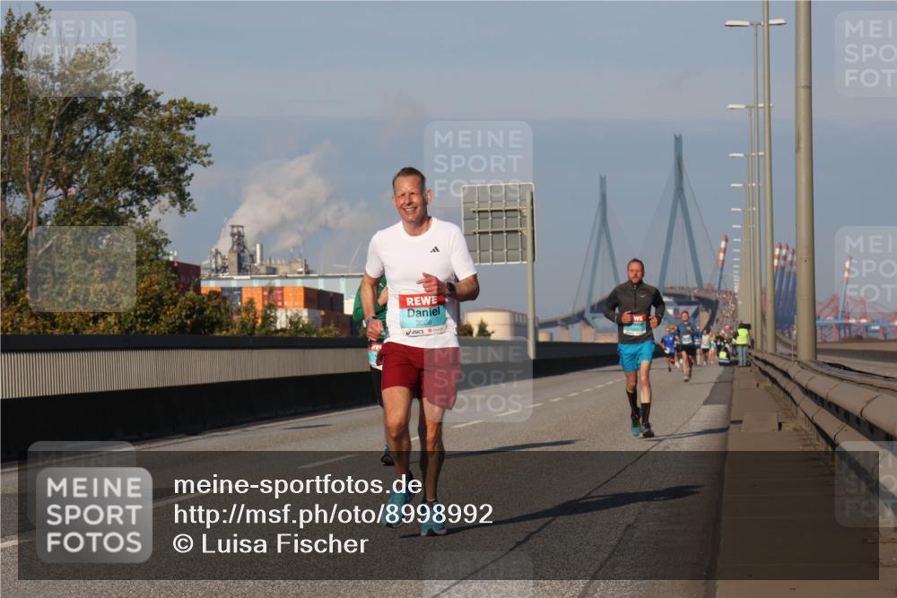 03.10.2025 - Köhlbrandbrückenlauf Luisa Fischer http://msf.ph/oto/8998992 03.10.2025 10:40:30 Position 3 3086 meine-sportfotos.de