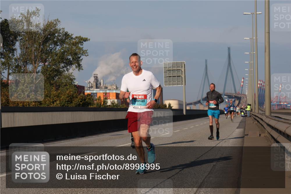 03.10.2025 - Köhlbrandbrückenlauf Luisa Fischer http://msf.ph/oto/8998995 03.10.2025 10:40:31 Position 3 3086 meine-sportfotos.de