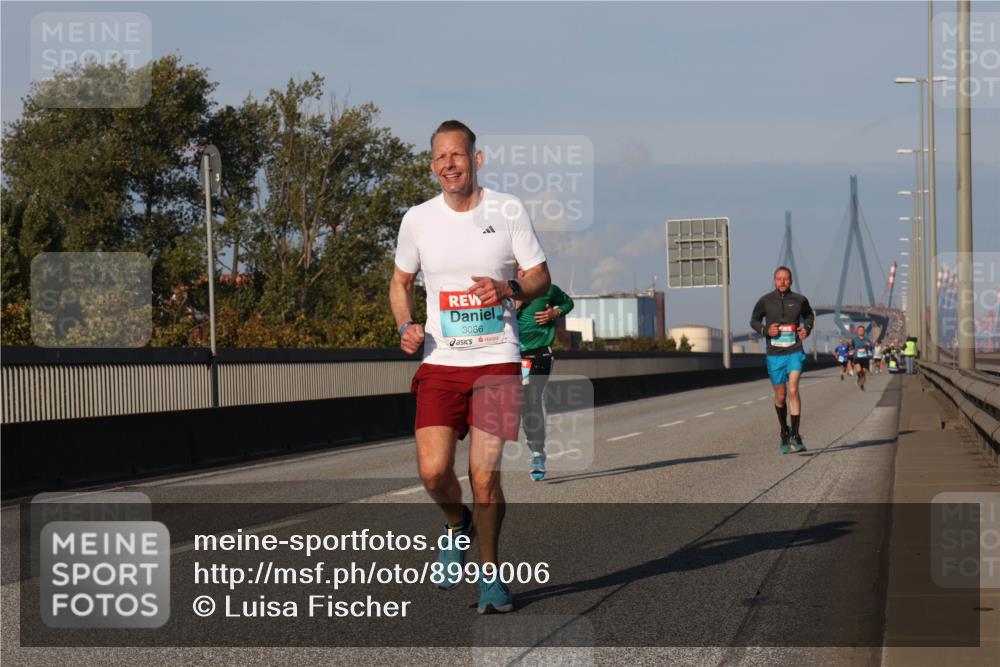 03.10.2025 - Köhlbrandbrückenlauf Luisa Fischer http://msf.ph/oto/8999006 03.10.2025 10:40:32 Position 3 3086 meine-sportfotos.de