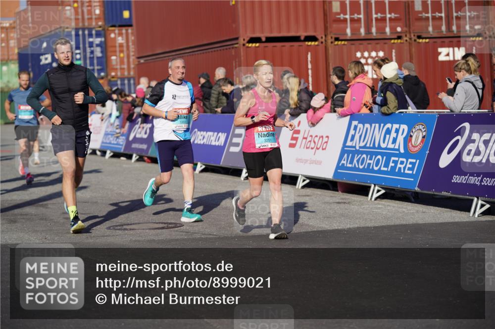 03.10.2025 - Köhlbrandbrückenlauf Michael Burmester http://msf.ph/oto/8999021 03.10.2025 10:03:35 Ziel 1326, 1351, 1353, 2767, 3073, 3235, 3245, 3251, 3344, 3659, 3708, 3710, 3804, 3825 meine-sportfotos.de
