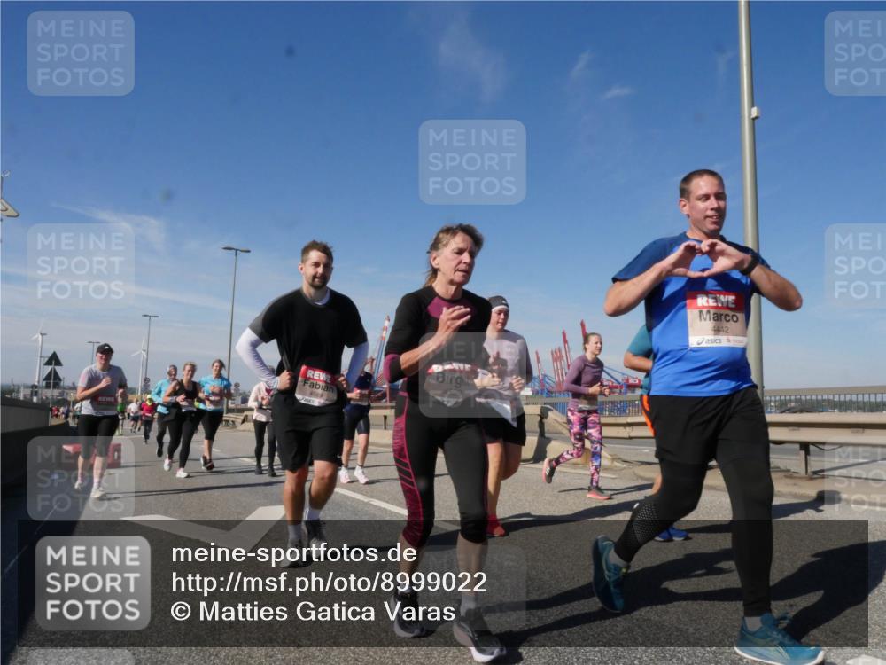 03.10.2025 - Köhlbrandbrückenlauf Matties Gatica Varas http://msf.ph/oto/8999022 03.10.2025 12:51:41 Position 2 4589, 4529, 4442 meine-sportfotos.de