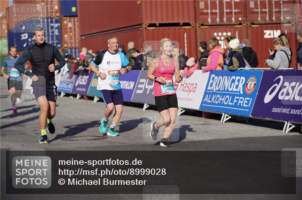 03.10.2025 - Köhlbrandbrückenlauf Michael Burmester http://msf.ph/oto/8999028 03.10.2025 10:03:35 Ziel 1326, 1351, 1353, 2767, 3073, 3235, 3245, 3251, 3344, 3659, 3708, 3710, 3804, 3825 meine-sportfotos.de