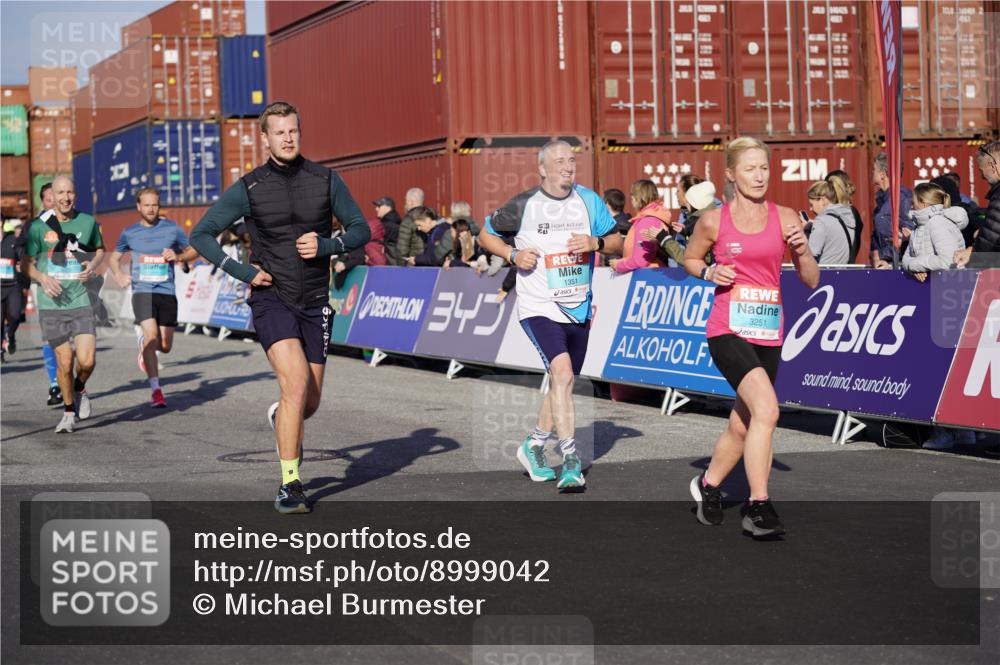 03.10.2025 - Köhlbrandbrückenlauf Michael Burmester http://msf.ph/oto/8999042 03.10.2025 10:03:35 Ziel 1326, 1351, 1353, 2767, 3073, 3235, 3245, 3251, 3344, 3659, 3708, 3710, 3804, 3825 meine-sportfotos.de
