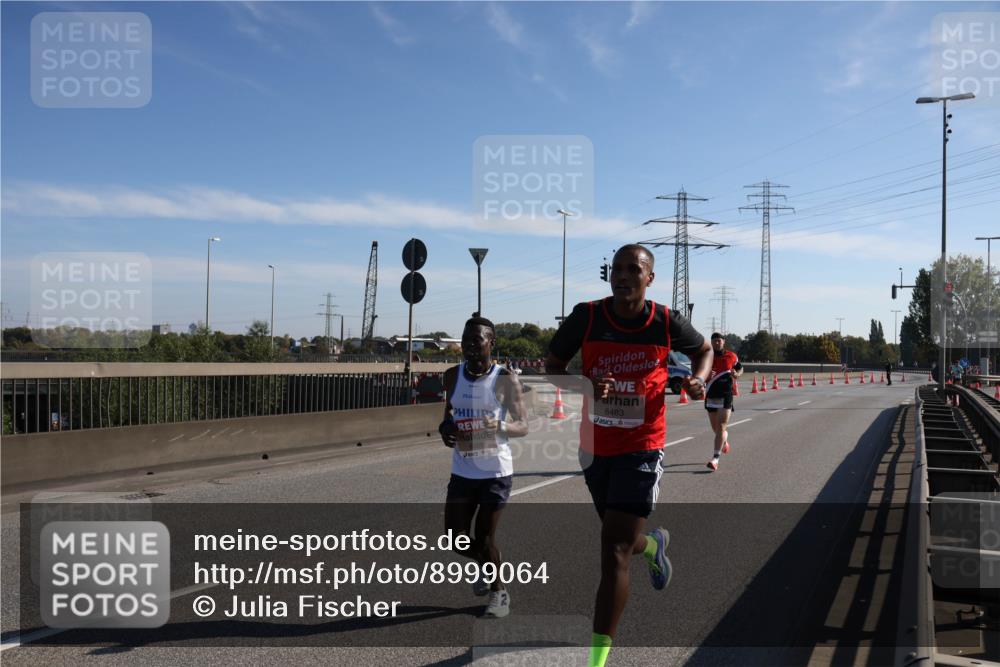 03.10.2025 - Köhlbrandbrückenlauf Julia Fischer http://msf.ph/oto/8999064 03.10.2025 12:10:21 Position 3 6359, 6483, 2 meine-sportfotos.de